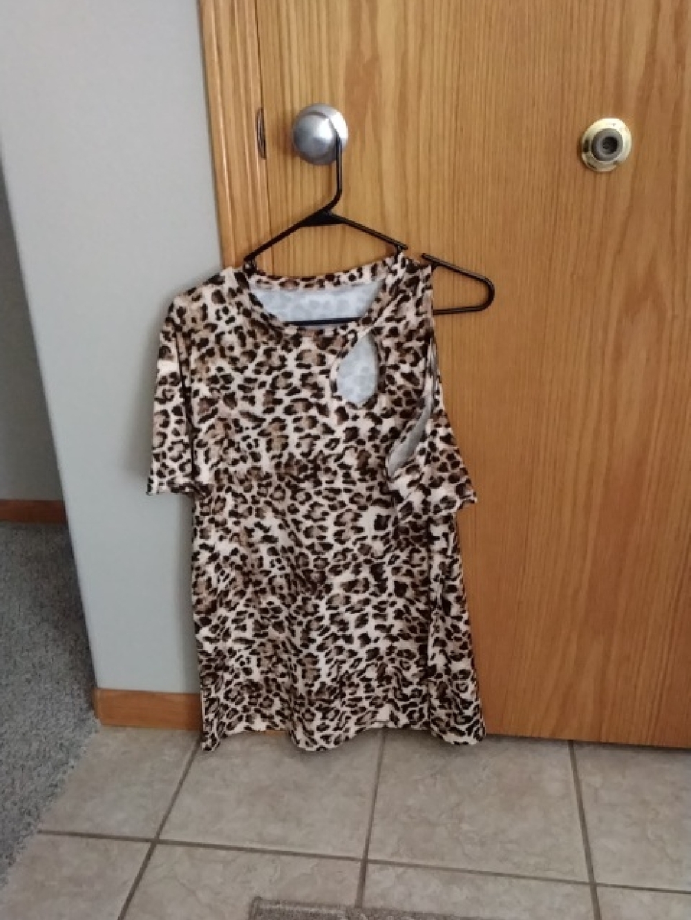 Leopard Print Cutout And Exposed Shoulder Women’s Top - Brown/Cream